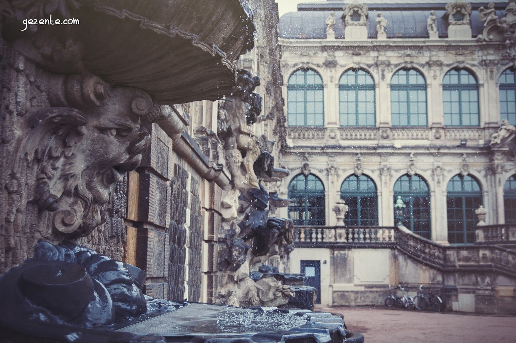 Zwinger Sarayı Barok Çeşmeleri